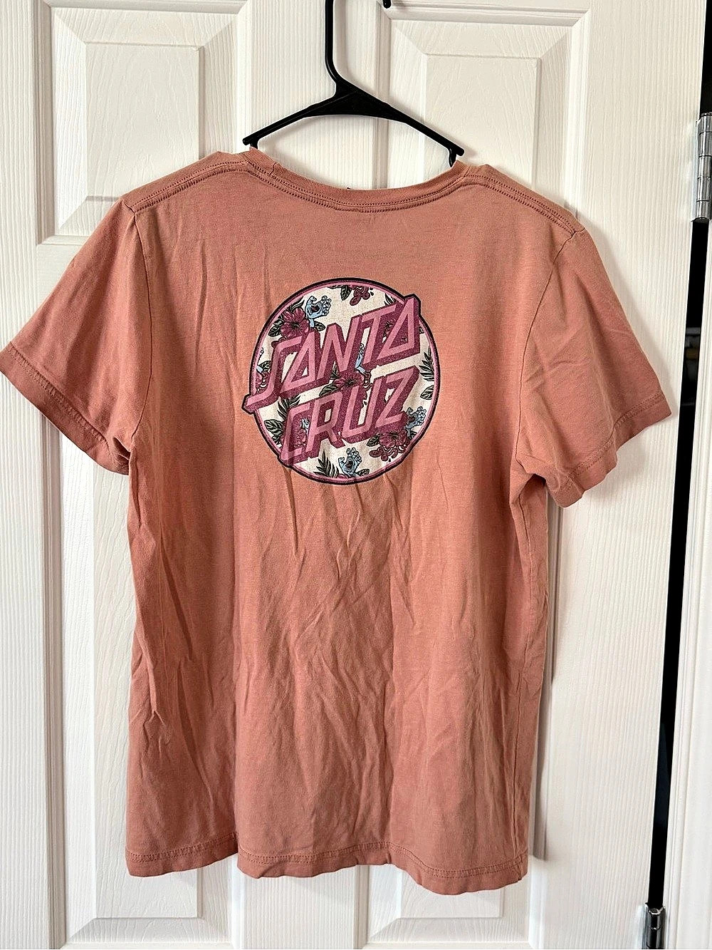 Santa Cruz Graphic Tee in Pink Size Medium